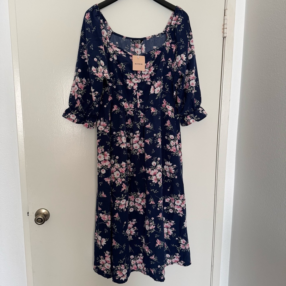 BloomChic Floral Navy Dress Size 14-16